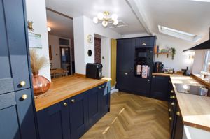 Kitchen- click for photo gallery
